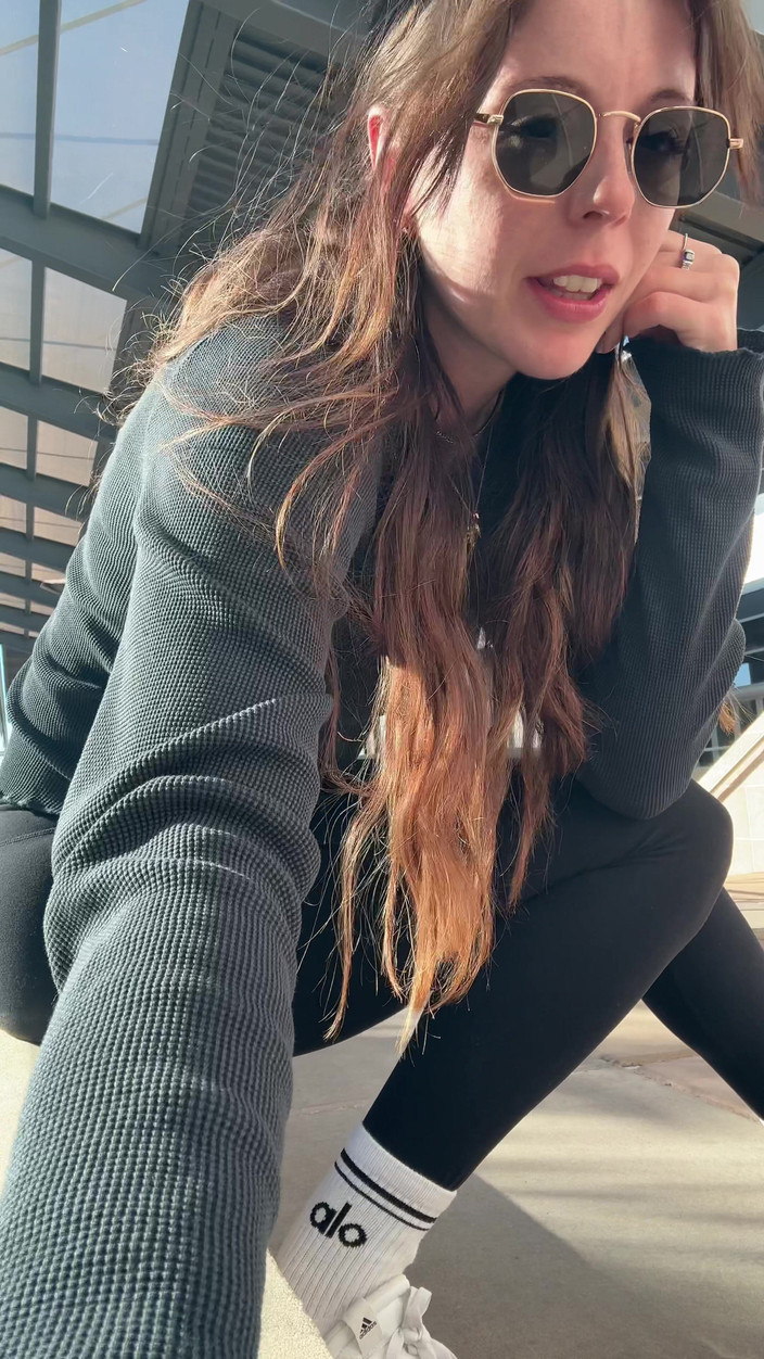 Nadia Foxx: Hledám skvělé místo pro stříkání venku!