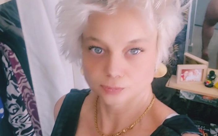 Sofy13: Tu Aimes Ma Nouvelle Tenu Rejoint Moi Pour Me L'enlever
