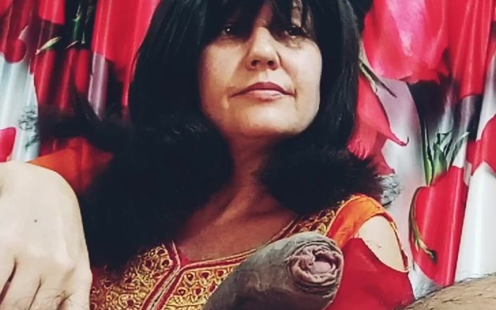 Bolly Karma: Une femme salope infidèle avec son nouvel amant