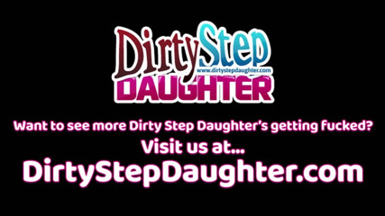Dirty Stepdaughter: Gündüz bakıcısı esmer üvey kız tarafından sikiliyor