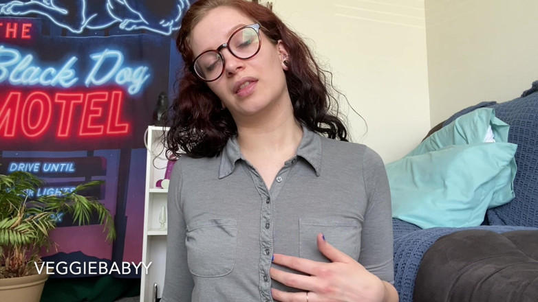 Veggiebabyy: Adoration de la déesse des tétons aux petits seins percés