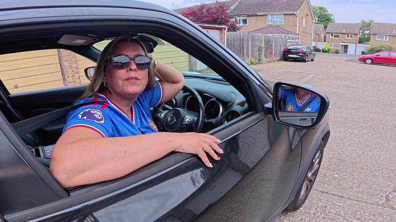 Mr LDN Lad: Maisie Lewis Jerks Me off in Her Car While Driving!