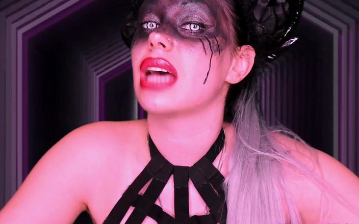 Goddess Misha Goldy: Proč všichni chtějí být ošukané Succubusem?