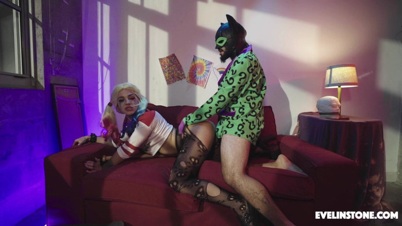Evelin Stone: Harley Quinn Cosplay Facial Fuck Defeat
