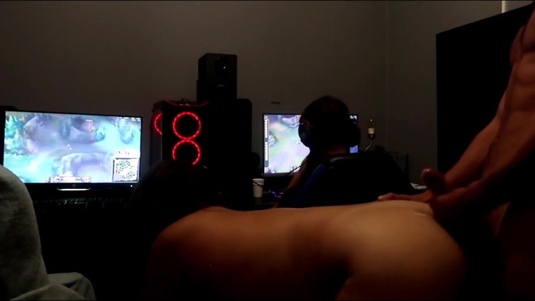 GamingCouple: Кремпай аматорська добірка- рогоносець і камшоти втрьох