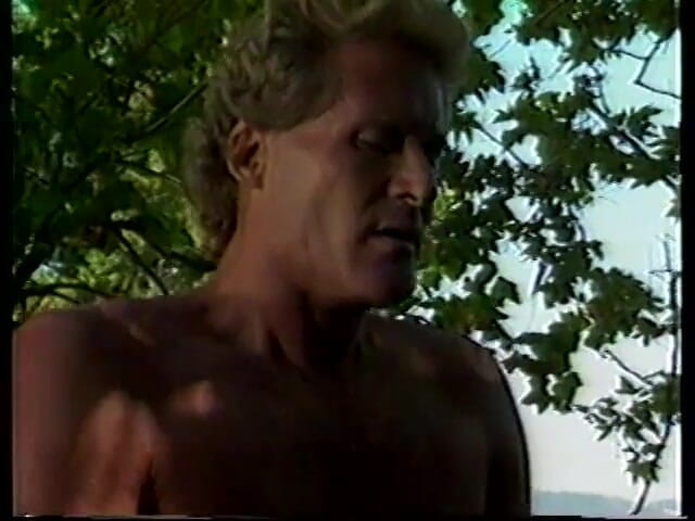 Old Good Porn: Loira puta é fodida por trás por seu homem em seu...