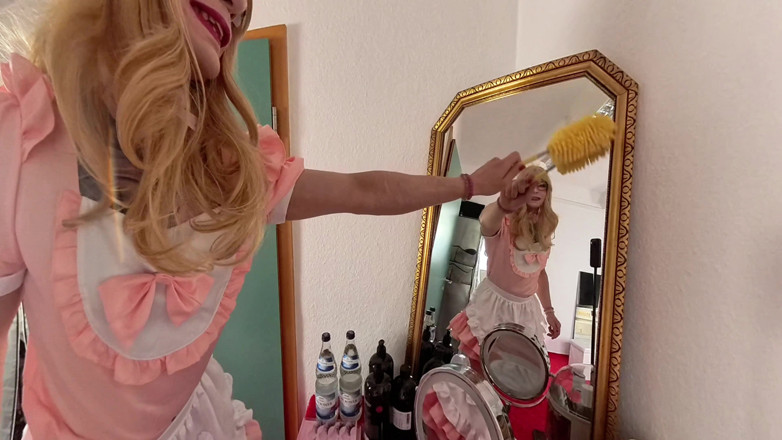 Sissy Adventures: khat khat... room sarvis! aapki niji bahin naukraani chantal - bhaag 1