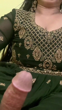 Cô vợ Ấn Độ rashmika nóng bỏng và gợi cảm muốn chơi với con cặc mà cô ấy thích thổi kèn & được đụ