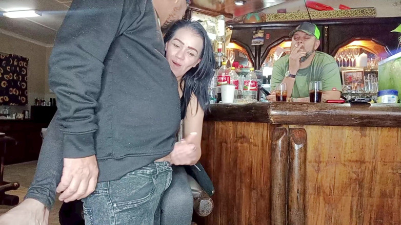 Bigjoefuckalott: Sąsiad z sąsiedztwa robi moją żonę, gdy oglądam z witryny baru