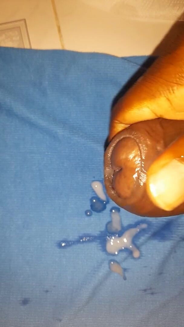 Black guy: Una bella piccola sborrata