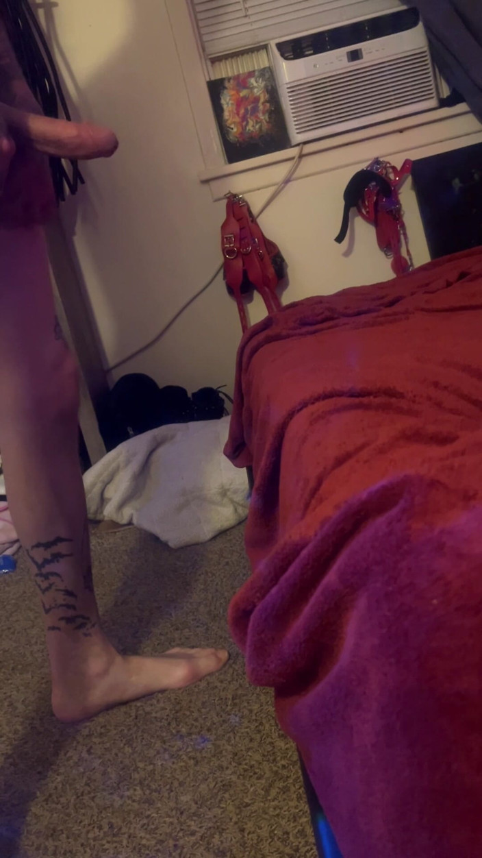 Bo Bangz: Tengere Lil sexy babe geeft voetenbeurt aan een grote harde...