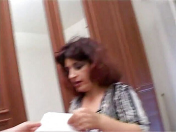 Milf in Love: Quente milf em busca de pau maduro