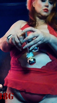 BBW Sam38g Decorating a Xmas Tree