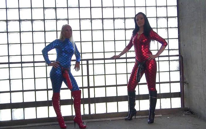 Mistress Luciana di Domizio: Kinky strapon ladies walking