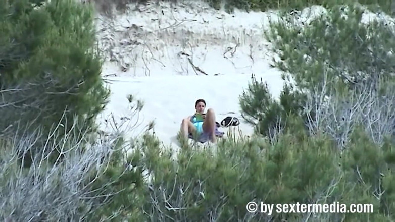 Beachbitches: Racy beach beauté