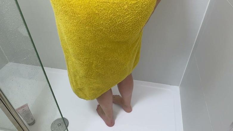 Mr MF: Mrs Mature Feet Kommen Aus Der Dusche Und Spielen Auf...