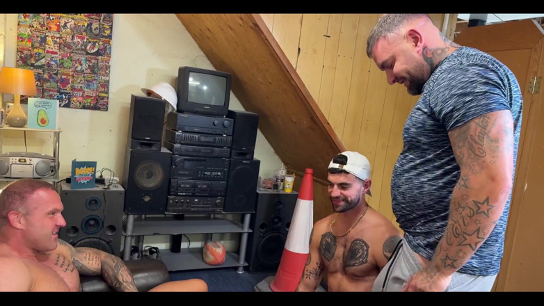 Eli Thorne: Eli Thorne suce une énorme bite, Staight Lads