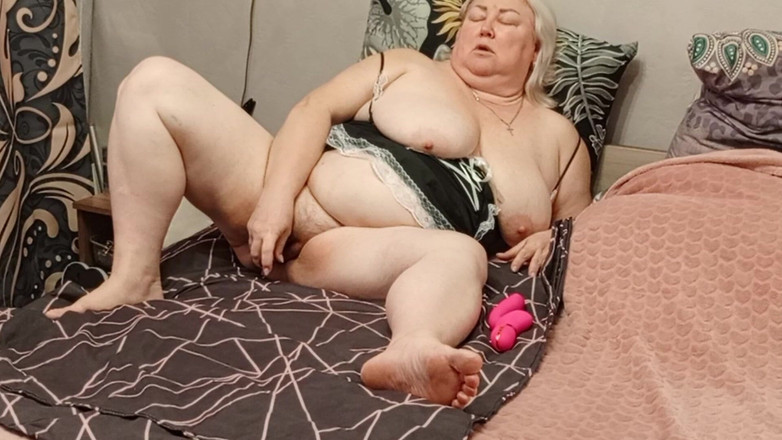 Zona901: La figa della matrigna vuole un grosso cazzo