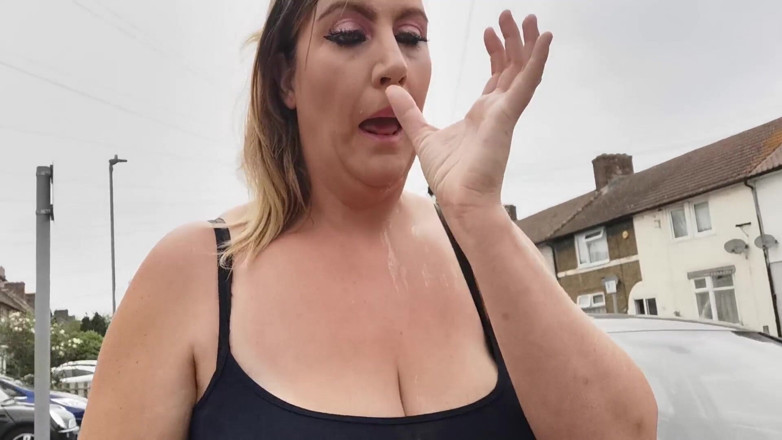 CumslutJayne: Blowjob luar dengan pancutan mani - MILF British yang bertetek besar