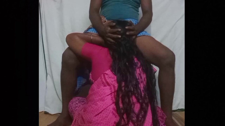 Desi Sathiya: Rekaman seks ibu-ibu hot india lagi asik nyepong kontol