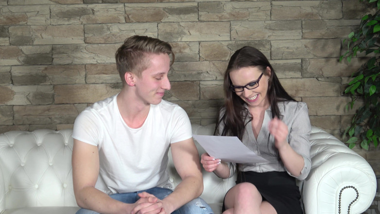 Czech Pornzone: Wendy gibt ihrem geilen fan, der scheitert, ihre nasse, saftige...