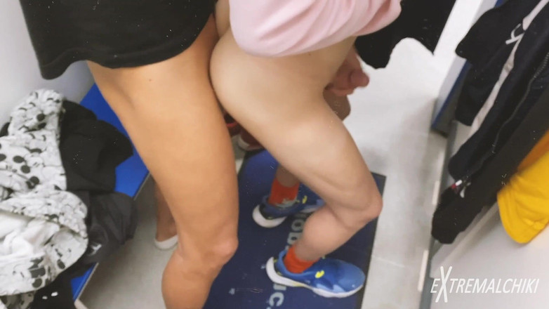 Extremalchiki: Vestiário - foda com gêmeos