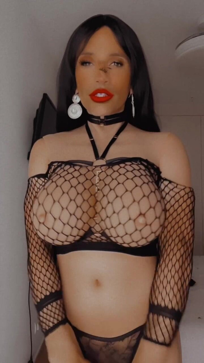 Sissy Slut Brianna: これらは欲しいですか?そして、手を差し伸べて彼らのために祈ってください