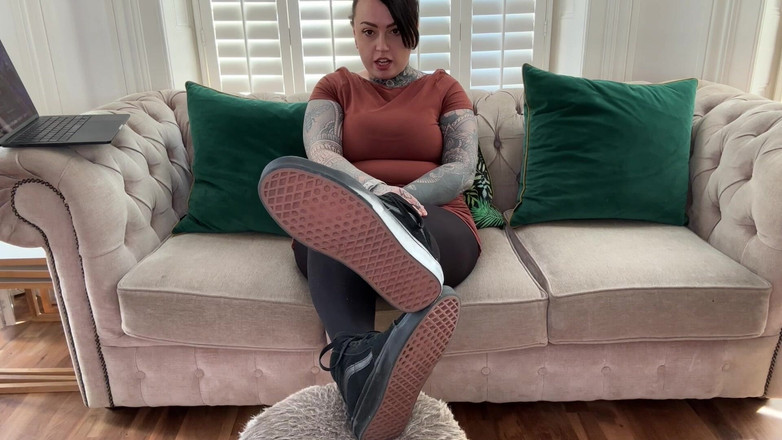 Miss Valentina: My Sneakers को स्ट्रोक