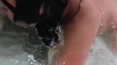 Anabel 693: 水下，戴着眼睛吹泡泡