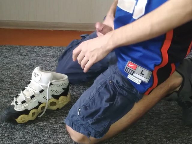 Skater Sneakers Air Max Cum in New Cargo Shorts (Sneakersmax98)