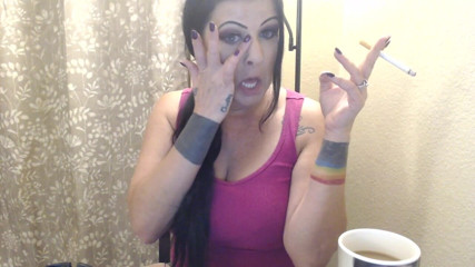 Abby Anna: Café da manhã e hora do cigarro