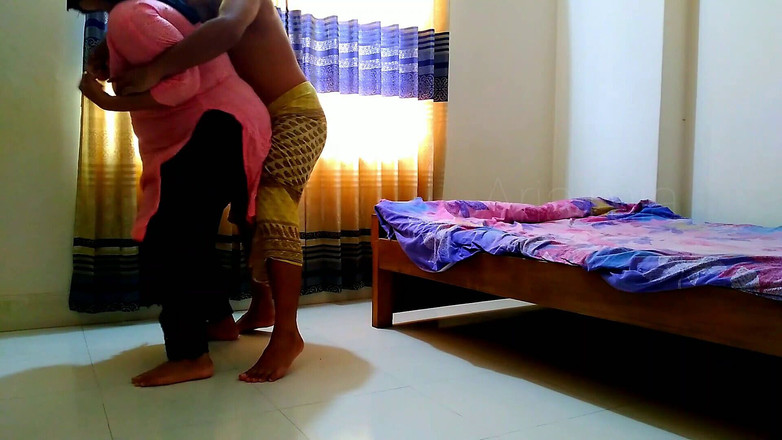 Aria Mia: Student pieprzy gorącą nauczycielkę