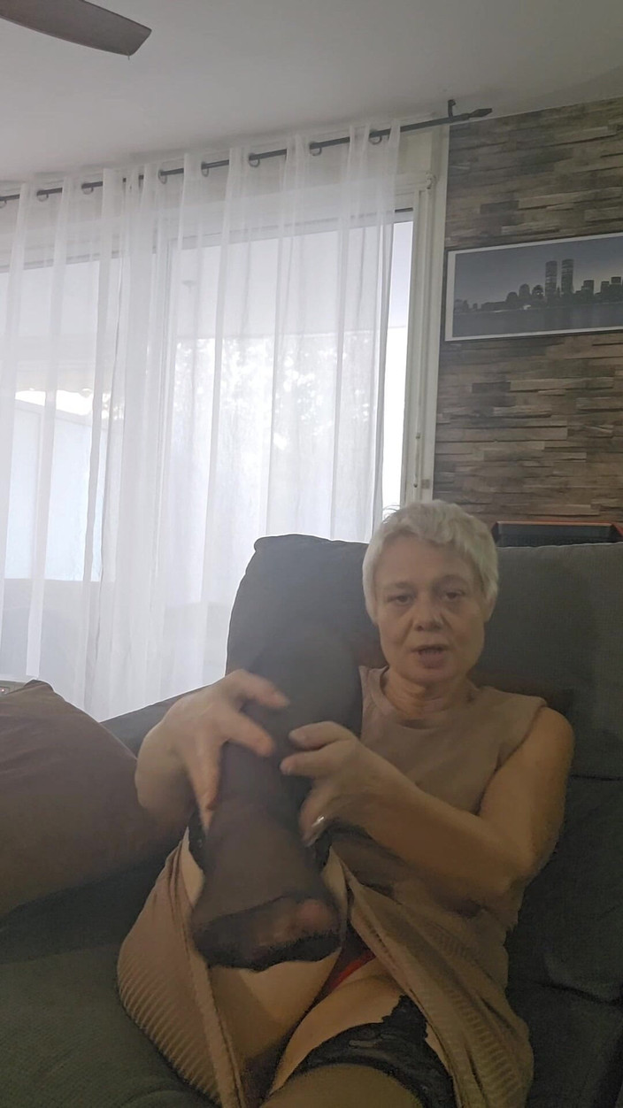 Sofy13: Představuji Si, Že Ví Váš Penis, Který Šuká Mou Mokrou Kundičku Zralé...