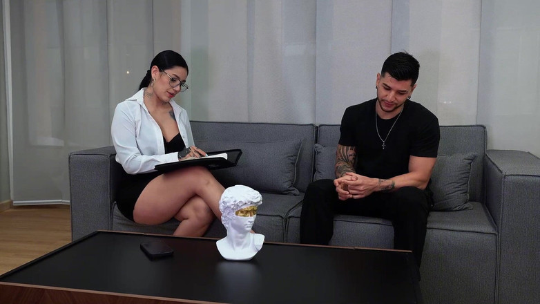 La Rola: Teacher Culona Fucks Her Horny Student and Gets a Shock...