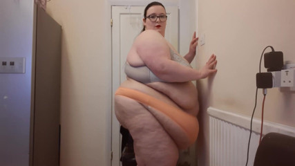 SSBBWLadyBrads: SSBBW BBW thongs and leather leggings try on