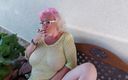 PureVicky66: Bbw nonna tedesca fuma e gioca con la sua figa...