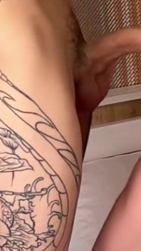 Deel 1 Papa vriend stiefzonen, schattige twink wordt rondgelaten door jongens met grote lullen
