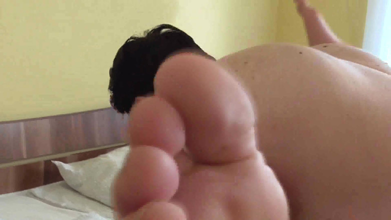 Femdom Austria: ラッキーな男は前髪二つの素晴らしい十代のトゥイーンみだら