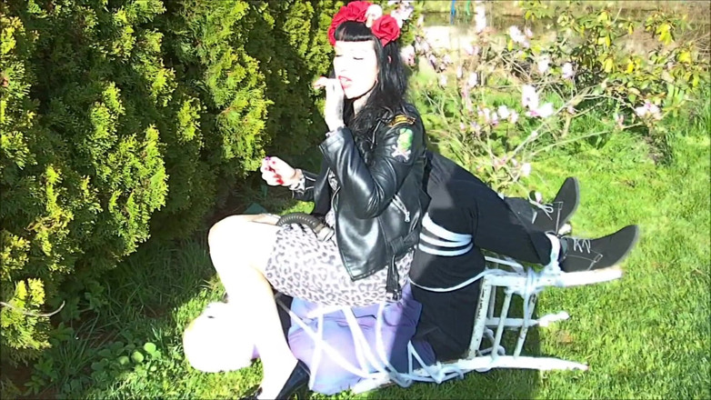 Domina Lady Vampira - SM Studio Femdom Empire: The Rockabilly girl - my pleasure is your humiliation