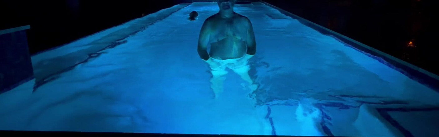 GottaLuvBB: Qualcun Altro Gioca a Prendere Nudo in Piscina?