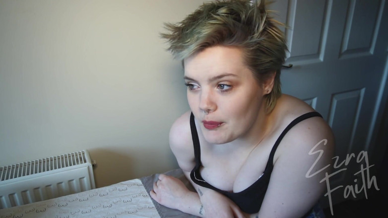 Ezra faith: Genişletilmiş göt beni sıkıştırıyor! Mkv - Ezra Faith - bir deliğe sıkıştı...