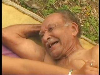 Nasty matures and dirty grannies club: Les vieux aiment les jeunes chattes