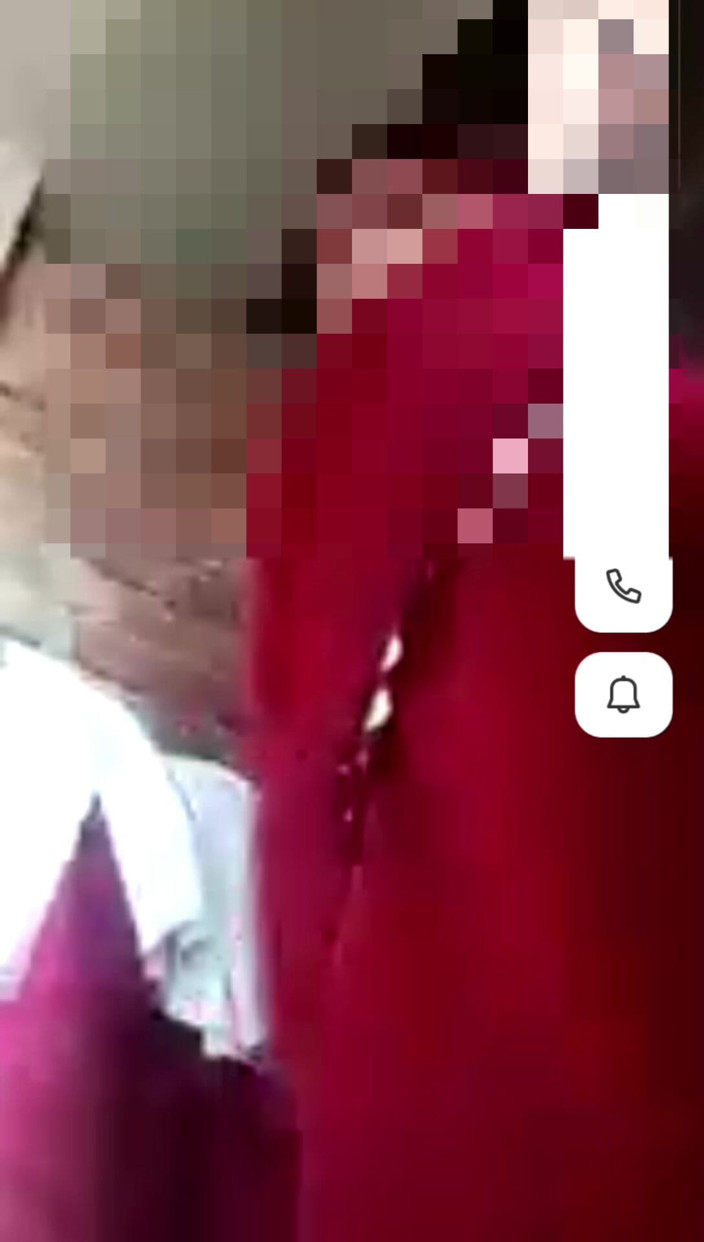 AkashKumar: Desi Village Bhabhi pokazuje swoją niesamowitą dupę i cipkę swojemu...