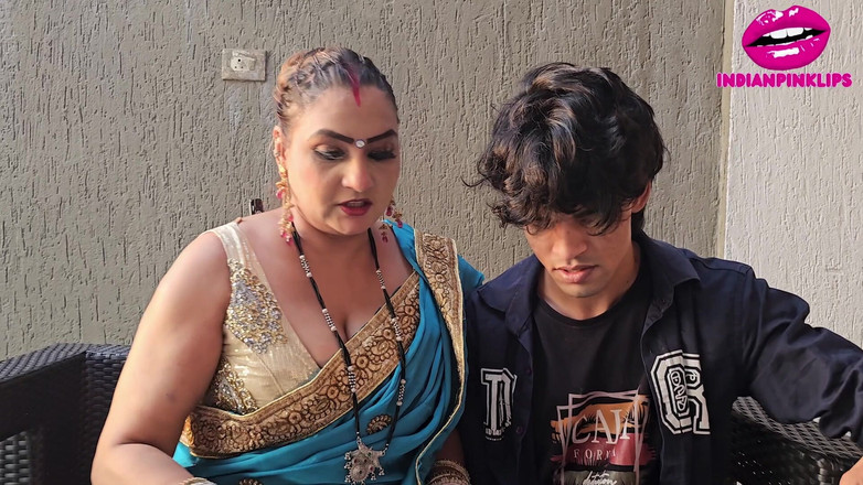 Indianpinklips: Desi village Bhabhi strakke kut seks in de buitenlucht met...