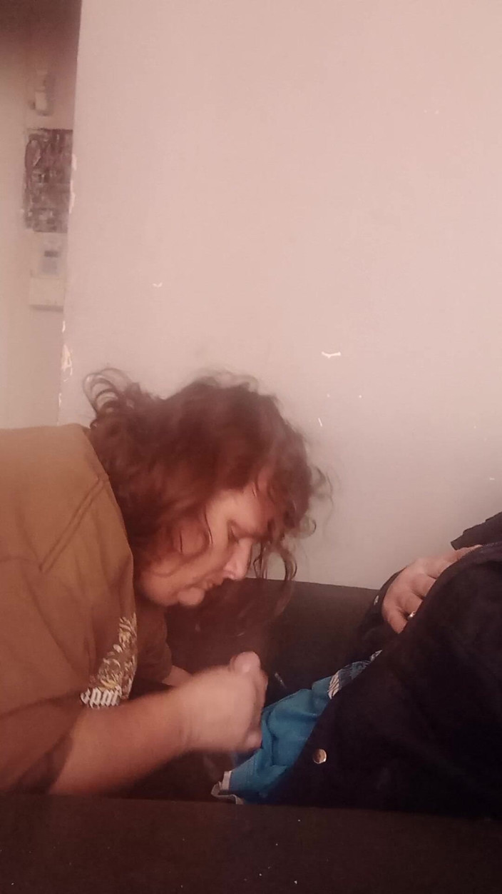 hothouse18xxx: 在客厅口交直到射在 stacy 的嘴里