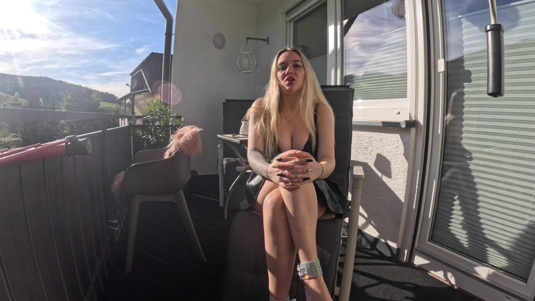 Queen of BDSM: Ma première vidéo ici est enfin en ligne !