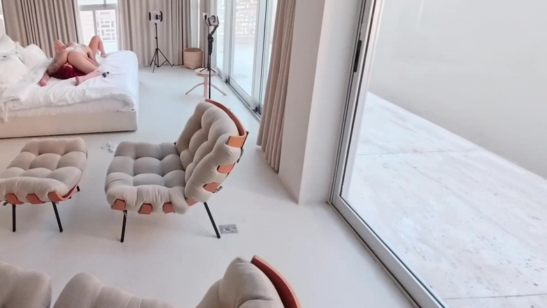 Johnny Grey: Kozatá teen blondýnka a drobná zrzka ve trojce