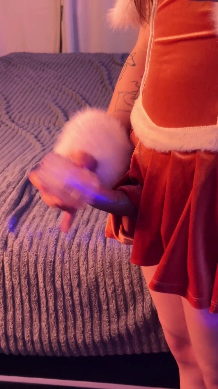 pastelle: Noel trans kız fleshlight hızlı çekim kullanarak mastürbasyon yapıyor ve boşalıyor