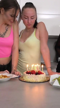 Fiesta de cumpleaños bisex parte 1 - letsgobi