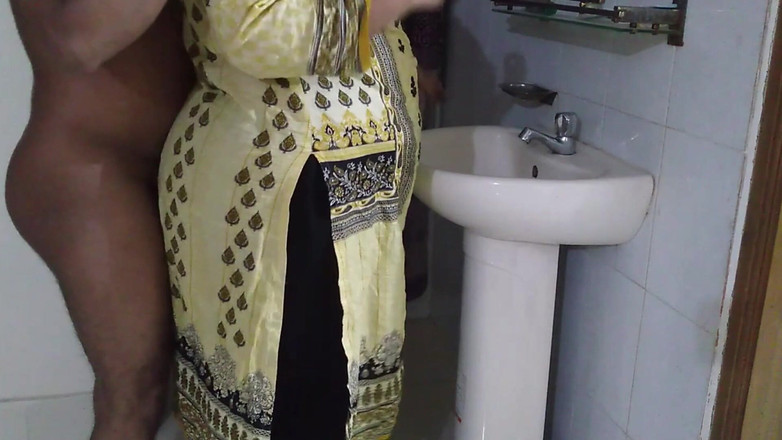 Aria Mia: Gujrati Velký zadek Desi Žena v domácnosti šuká anál dvakrát za den...